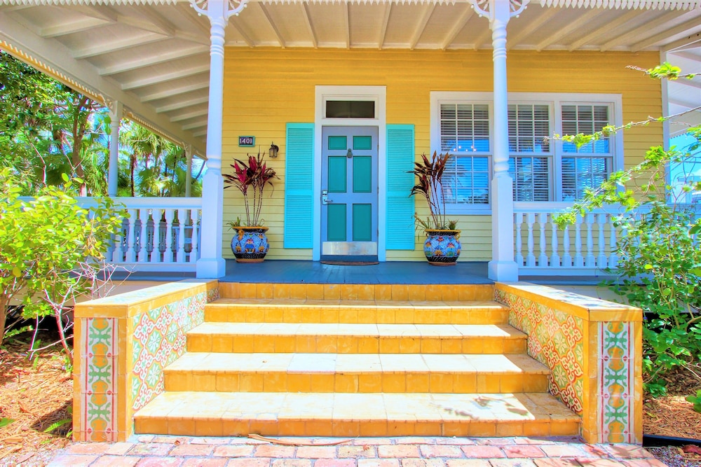 The Mansion On The Sea 8/50