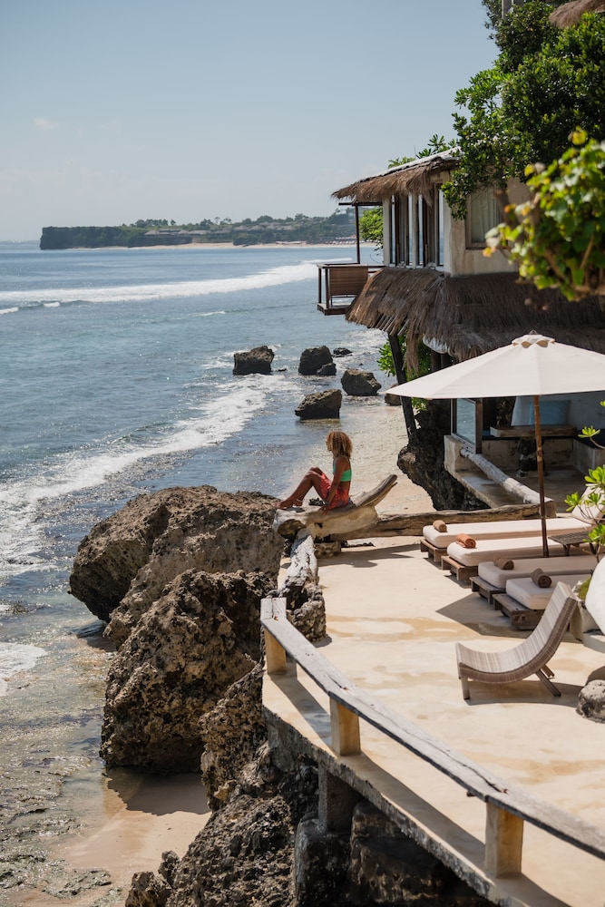 Rock 'N Reef Hotel 55/66