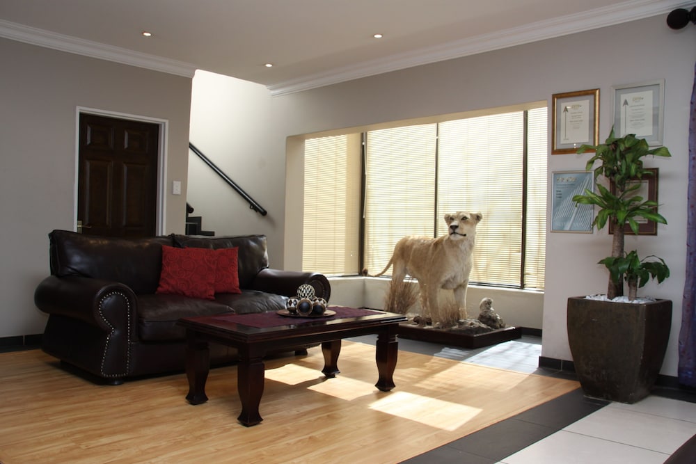 Bains Lodge 24/41