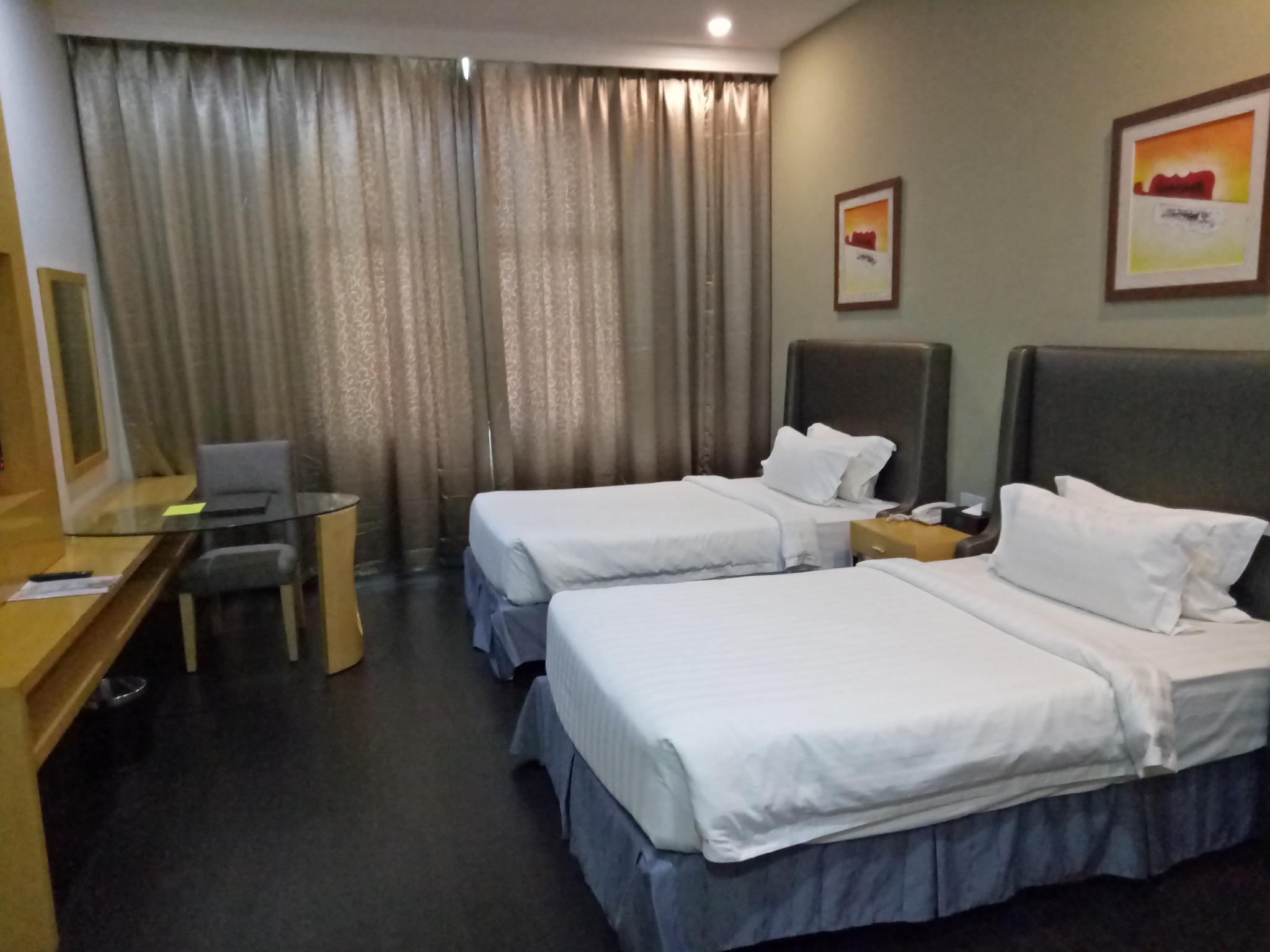 Deluxe, Twin Beds