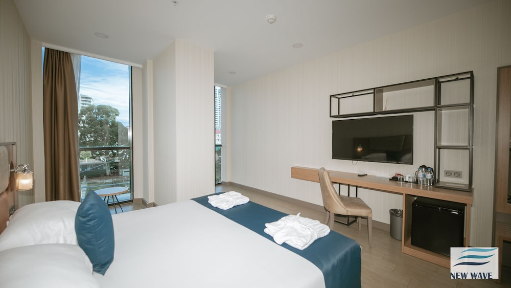 New Wave Hotel 13/48