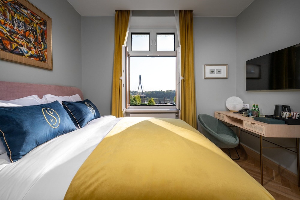 CLASSIC, DOUBLE BED, RIVER VIEW