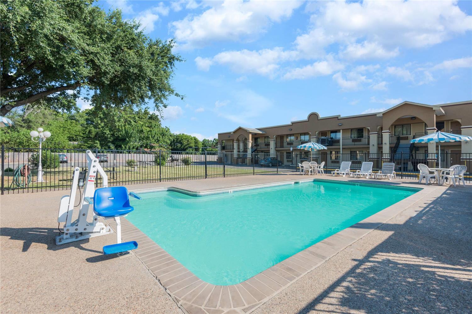 Days Inn by Wyndham San Marcos 12/18