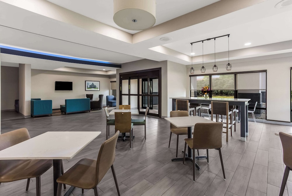 MainStay Suites Bourbonnais - Kankakee 33/47