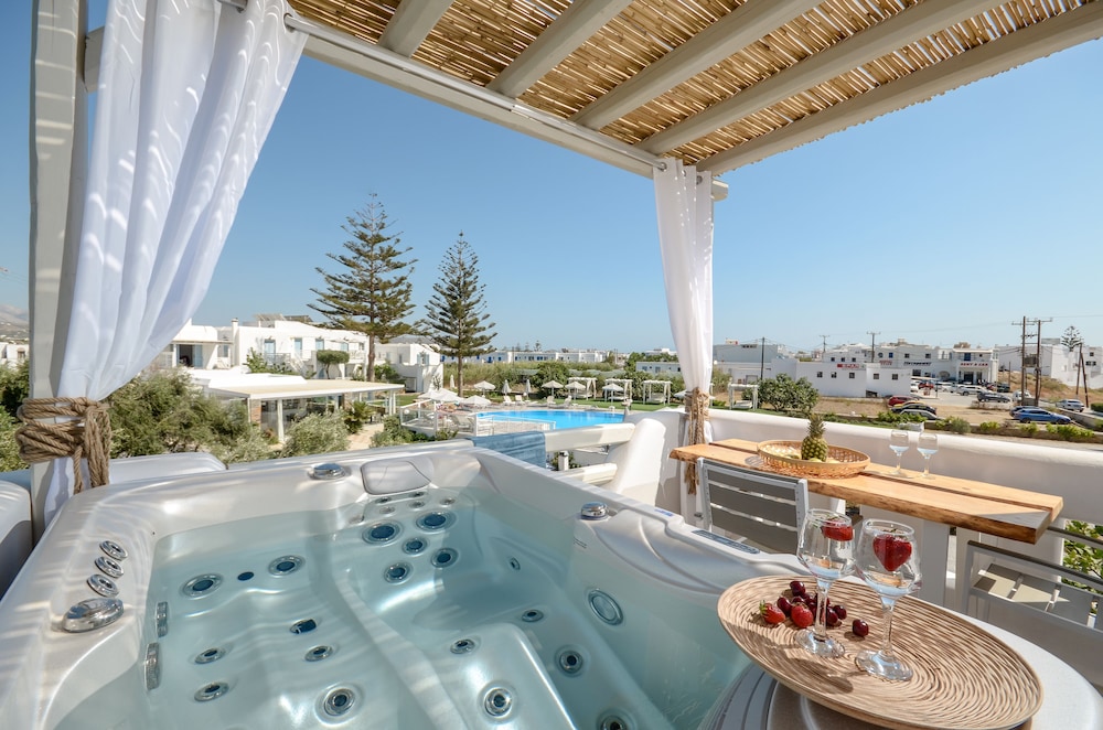 Naxos Nature Suites 18/39