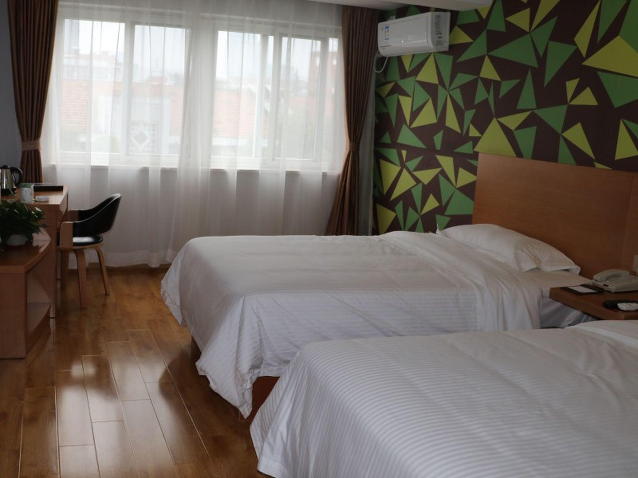 BUSINESS, TWIN BEDS