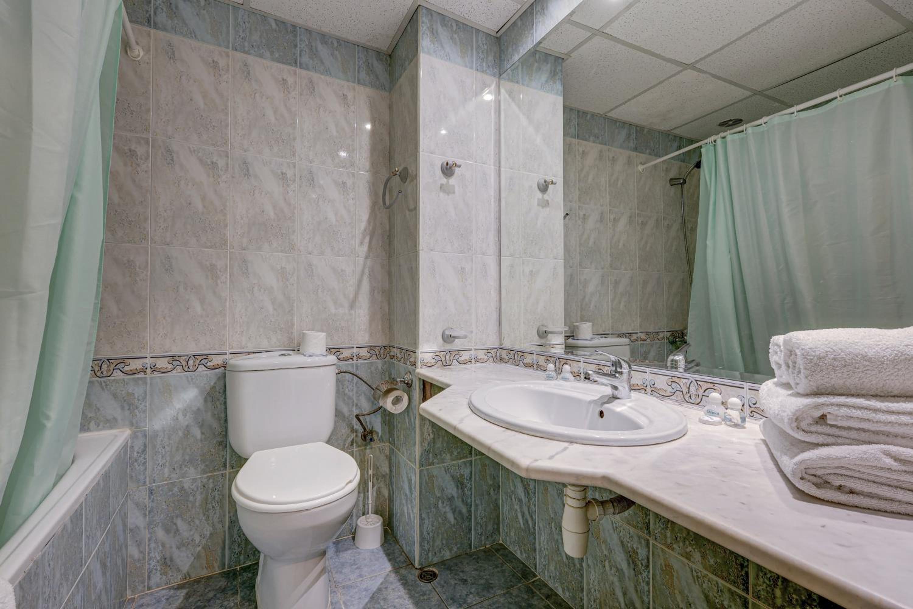 غرفة بسرير مزدوج مع سرير إضافي، Hotel Shipka 8/10