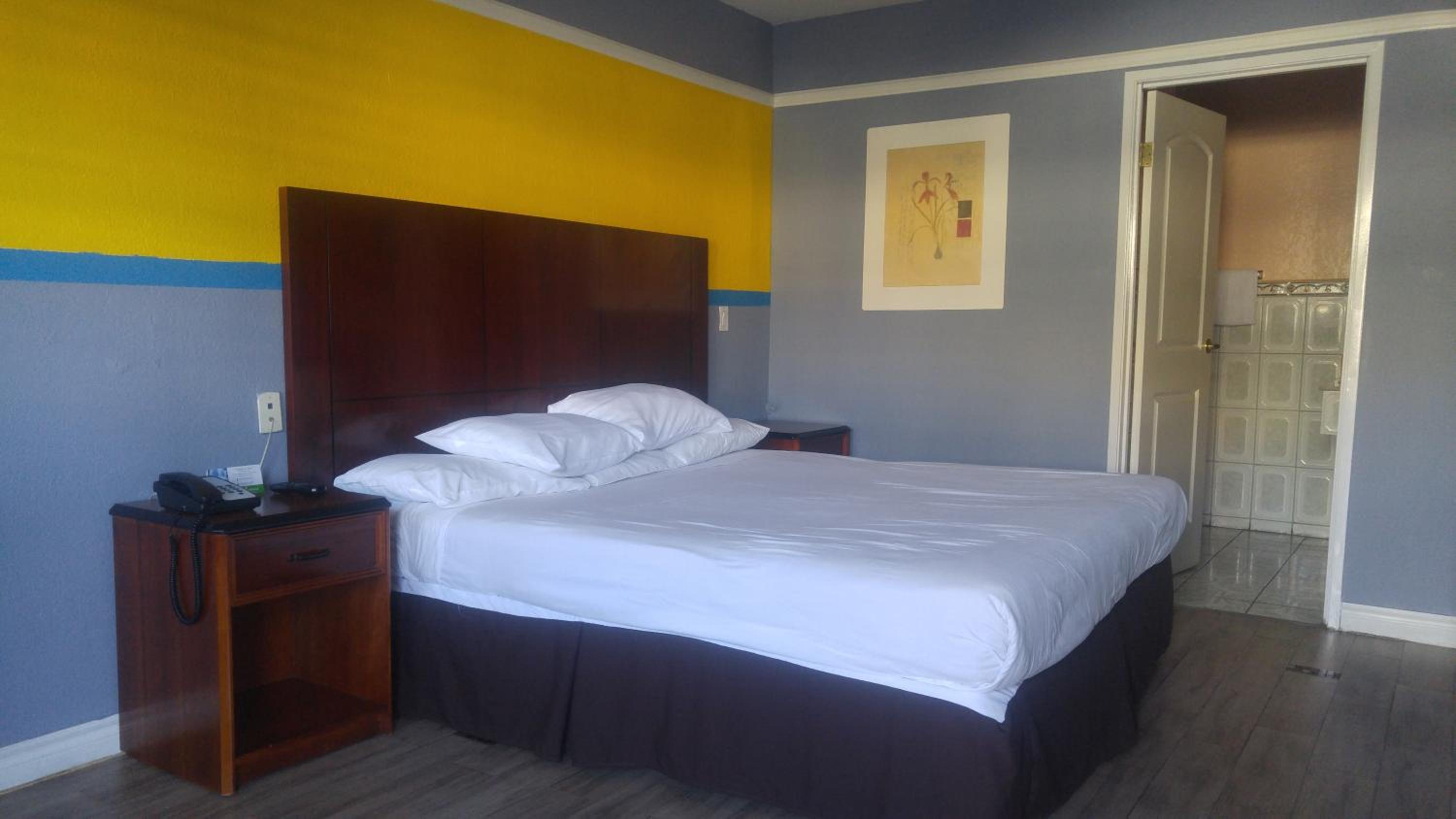Standard, King Bed, Riviera Motel 2/5
