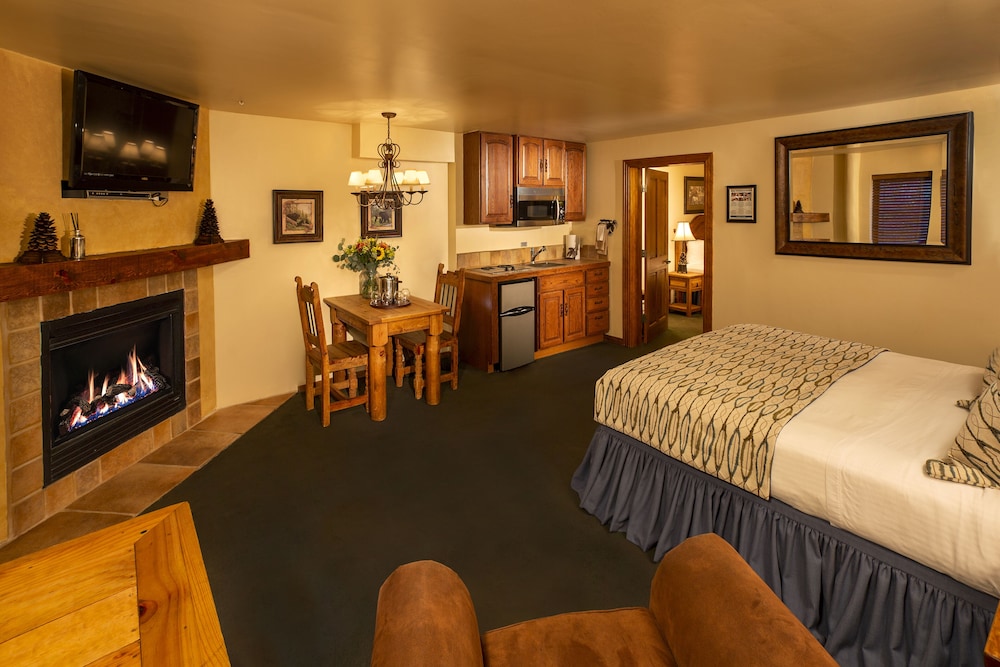 Alpine Village Suites 9/50