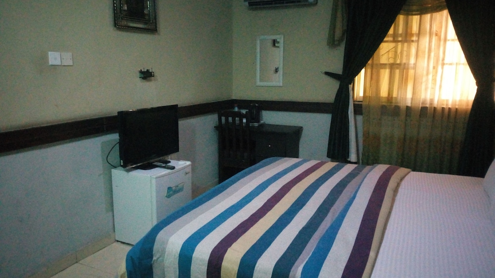 Brighton Hotel And Suites 10/20