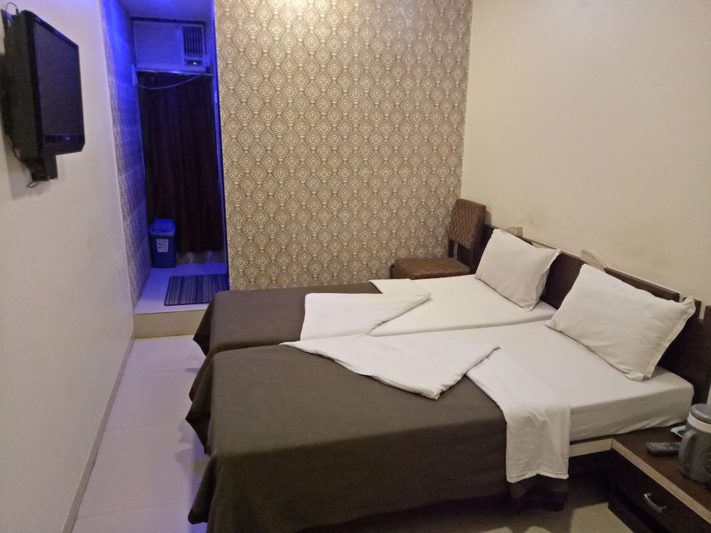 HOTEL NAVI MUMBAI 24/40