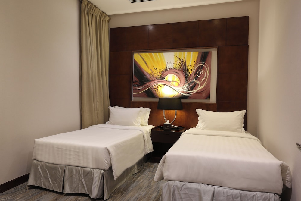 Senior, Suite, 2 King Beds