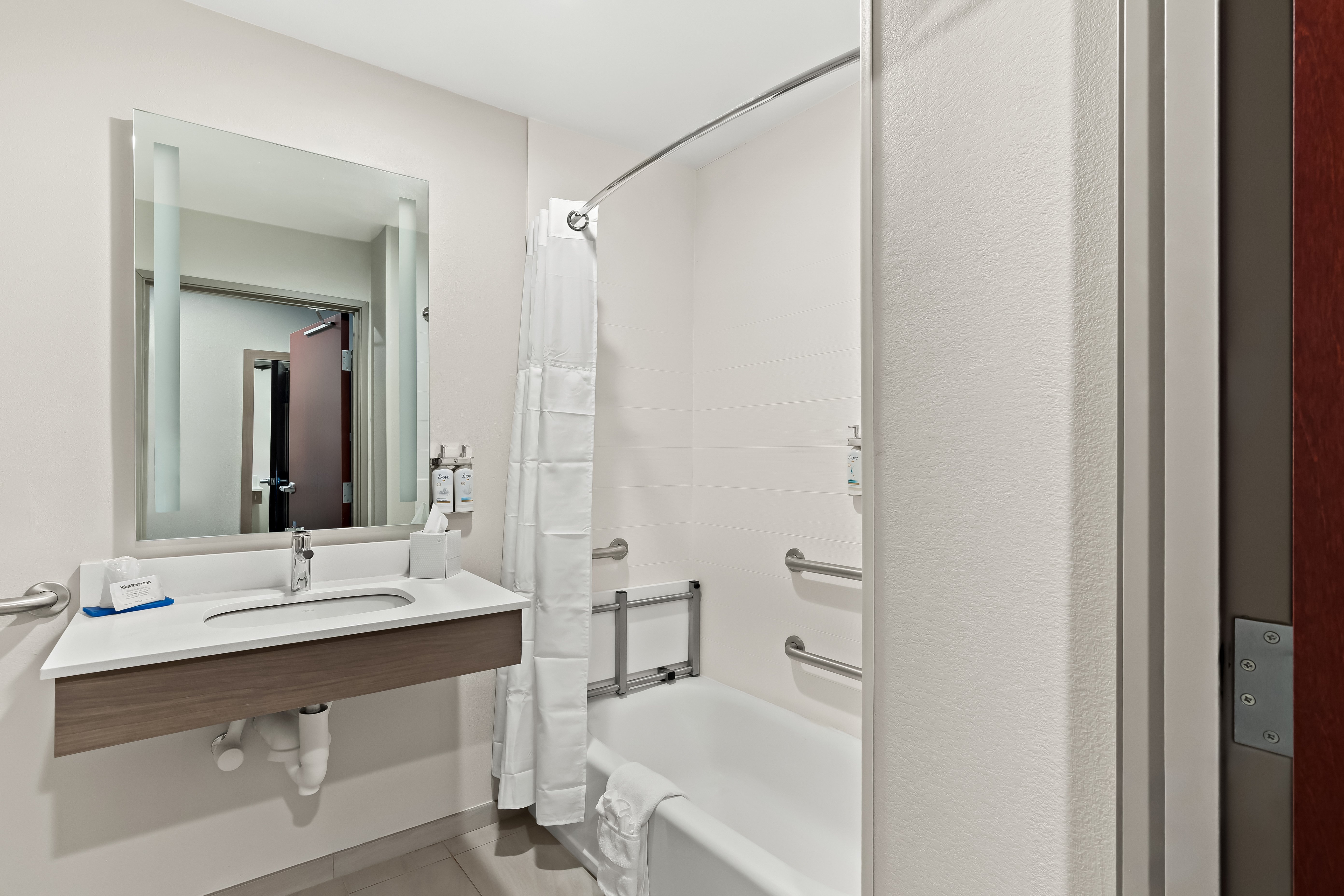 Holiday Inn Express Hotel Suites Perry 40/42