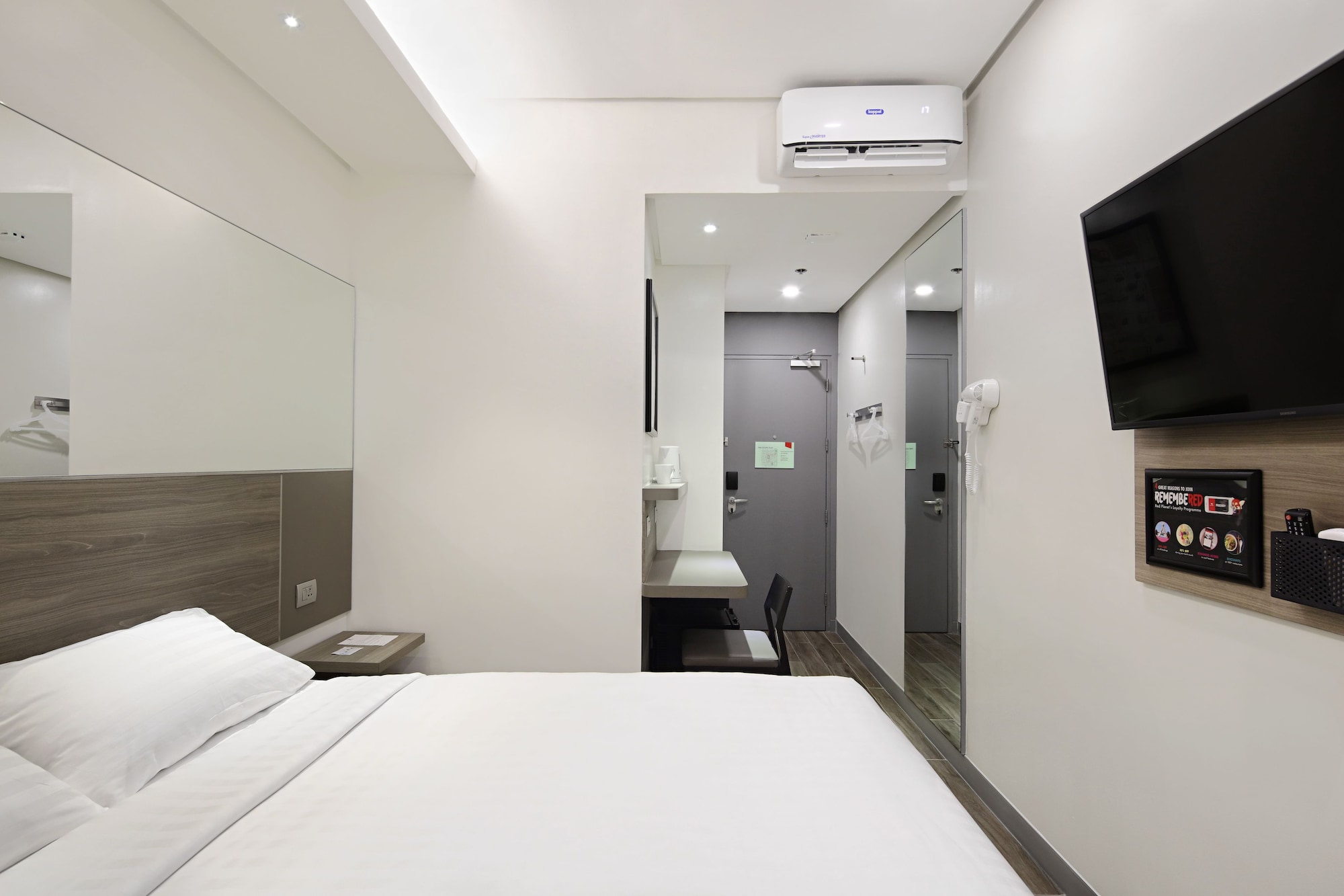 ROOM, DOUBLE BED