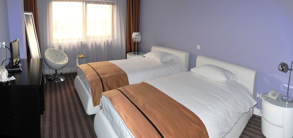 Dumbrava Hotel 15/70