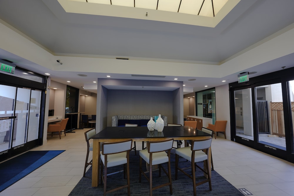 Holiday Inn Express Hotel Suites Santa Clara Silicon Valley 62/75