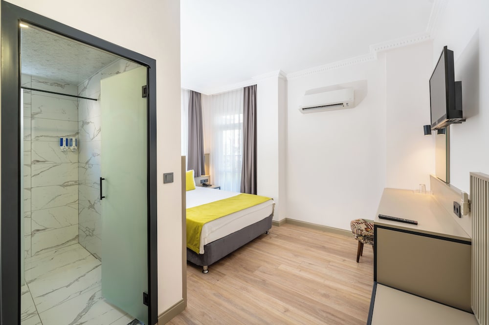 Lemon Hotel 50/50
