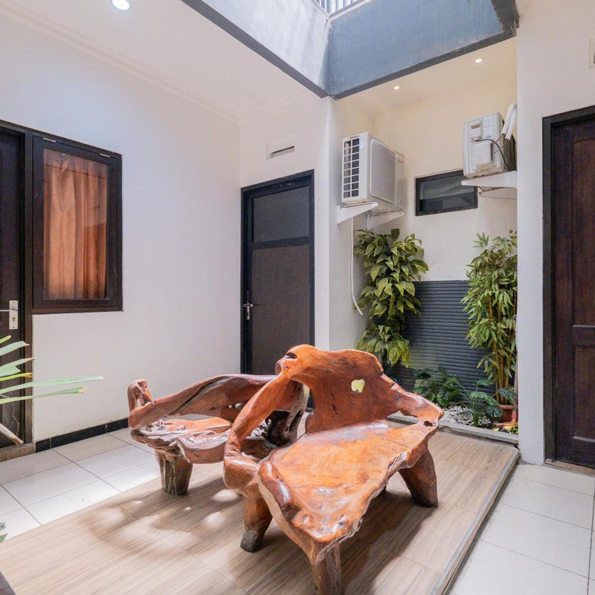 OYO Flagship 90524 Holistay Surabaya New 26/33