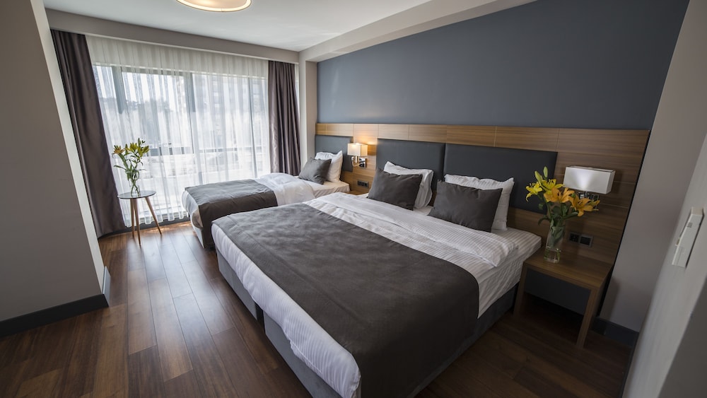 ROOM, TRIPLE