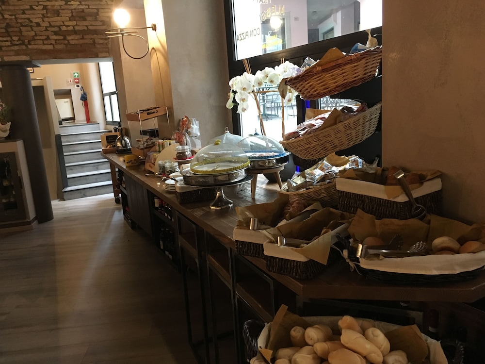 Alessi Hotel Trattoria 37/72