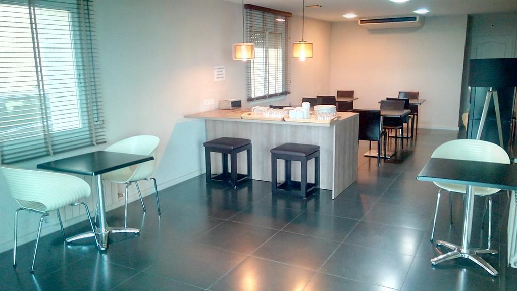 HOTEL VILA DE PREMIA 11/24
