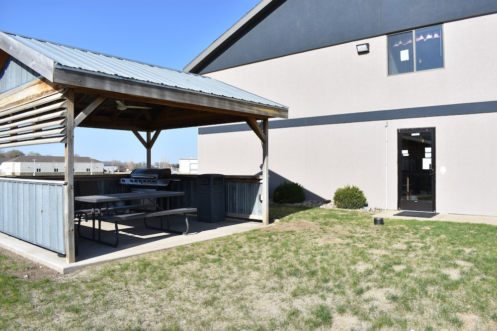 Heartland Hotel And Suites 57/62