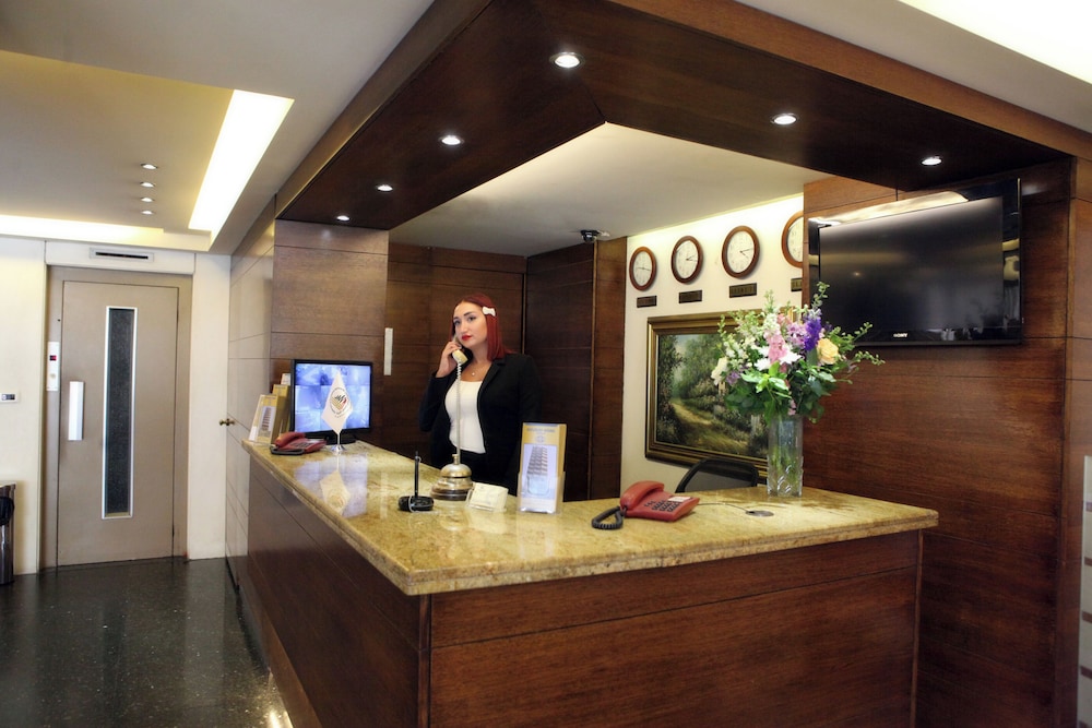 Holiday Home Suites 4/48