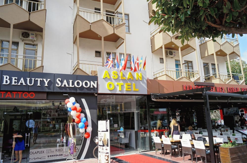 Aslan Corner Hotel 55/61