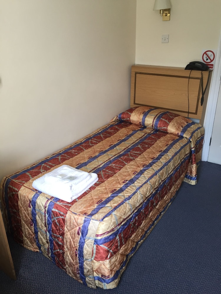 Brompton Hotel 7/60