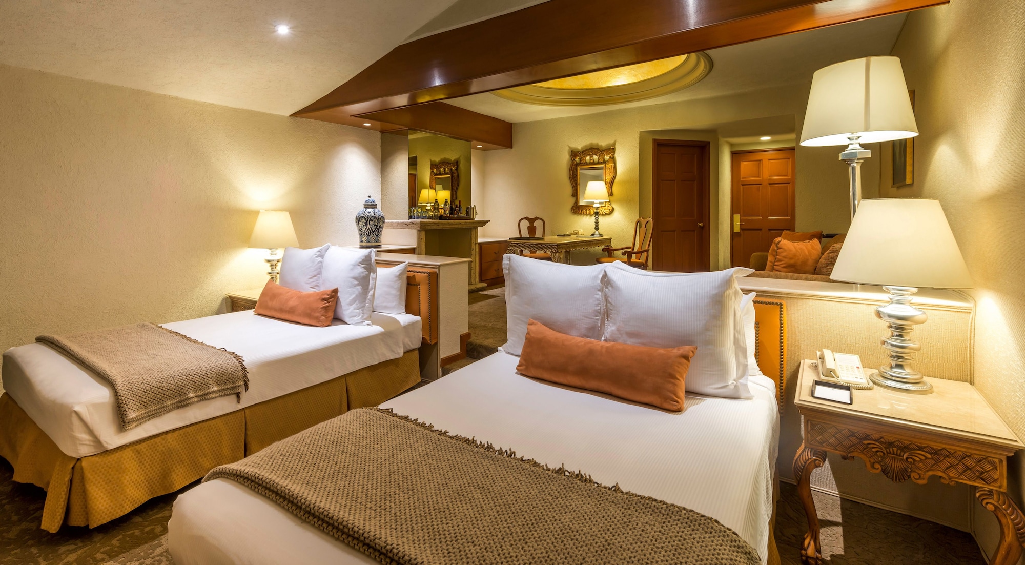 MASTER, SUITE, 2 BEDS