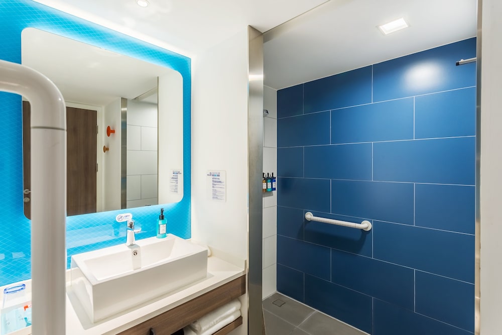 Holiday Inn Express XiAn Ancient Town West 33/57