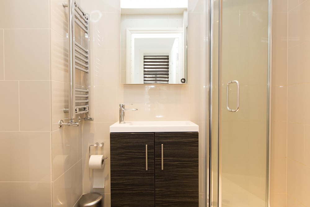 Charlotte Street Apartments by Allo Housing 26/27