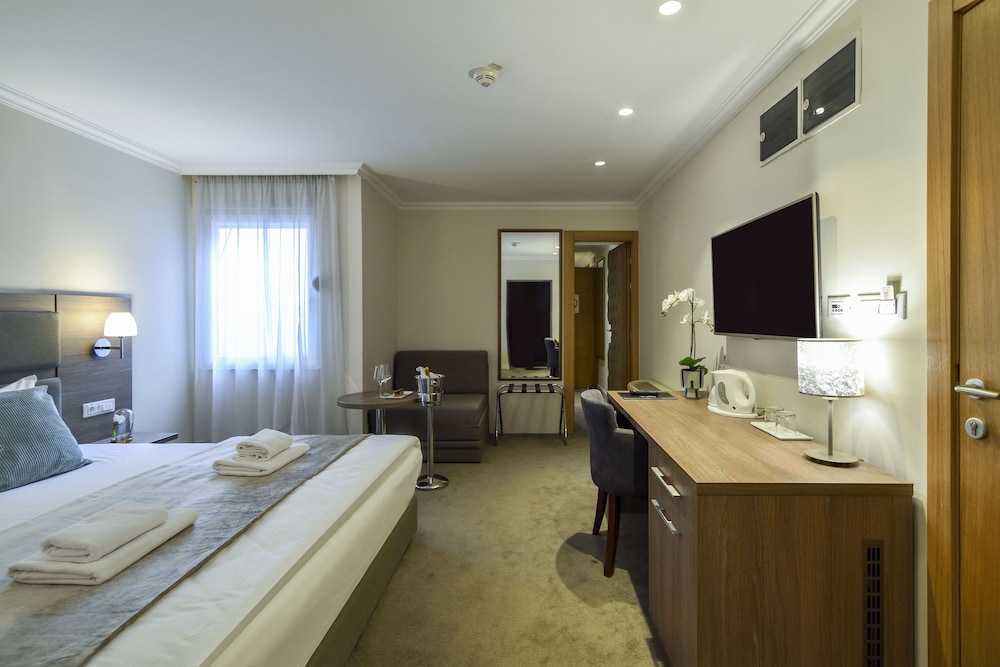 Opera Garni Hotel Belgrade 15/44