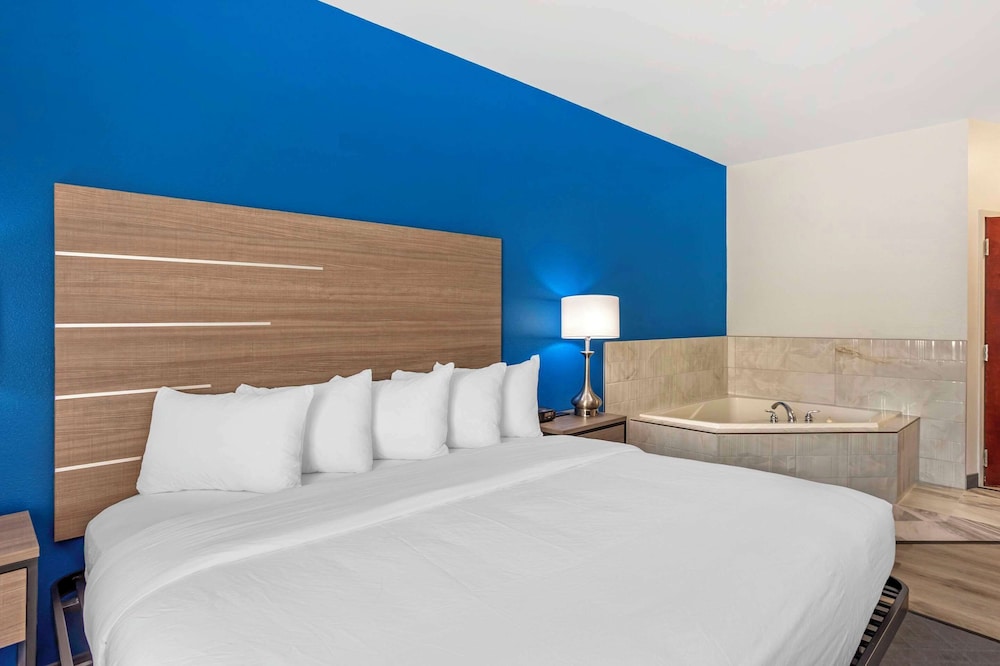 ROOM, KING BED