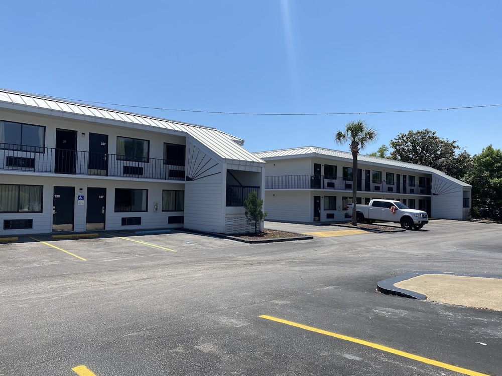 Village Inn Destin 7/52