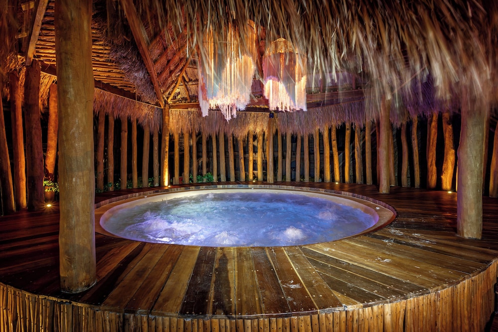Hotel Shibari Tulum Restaurant and Cenote Club 30/50