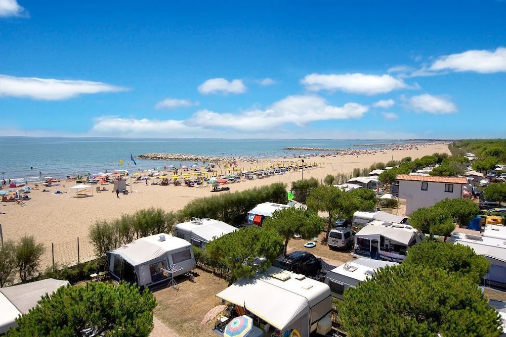 VELA BLU CAMPING VILLAGE 62/67