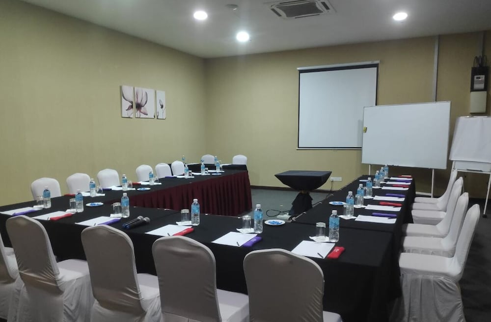 D Wharf Hotel And Serviced Residence 58/71