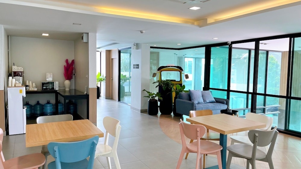 Rico Hotel Ratchadapisek 32 37/43