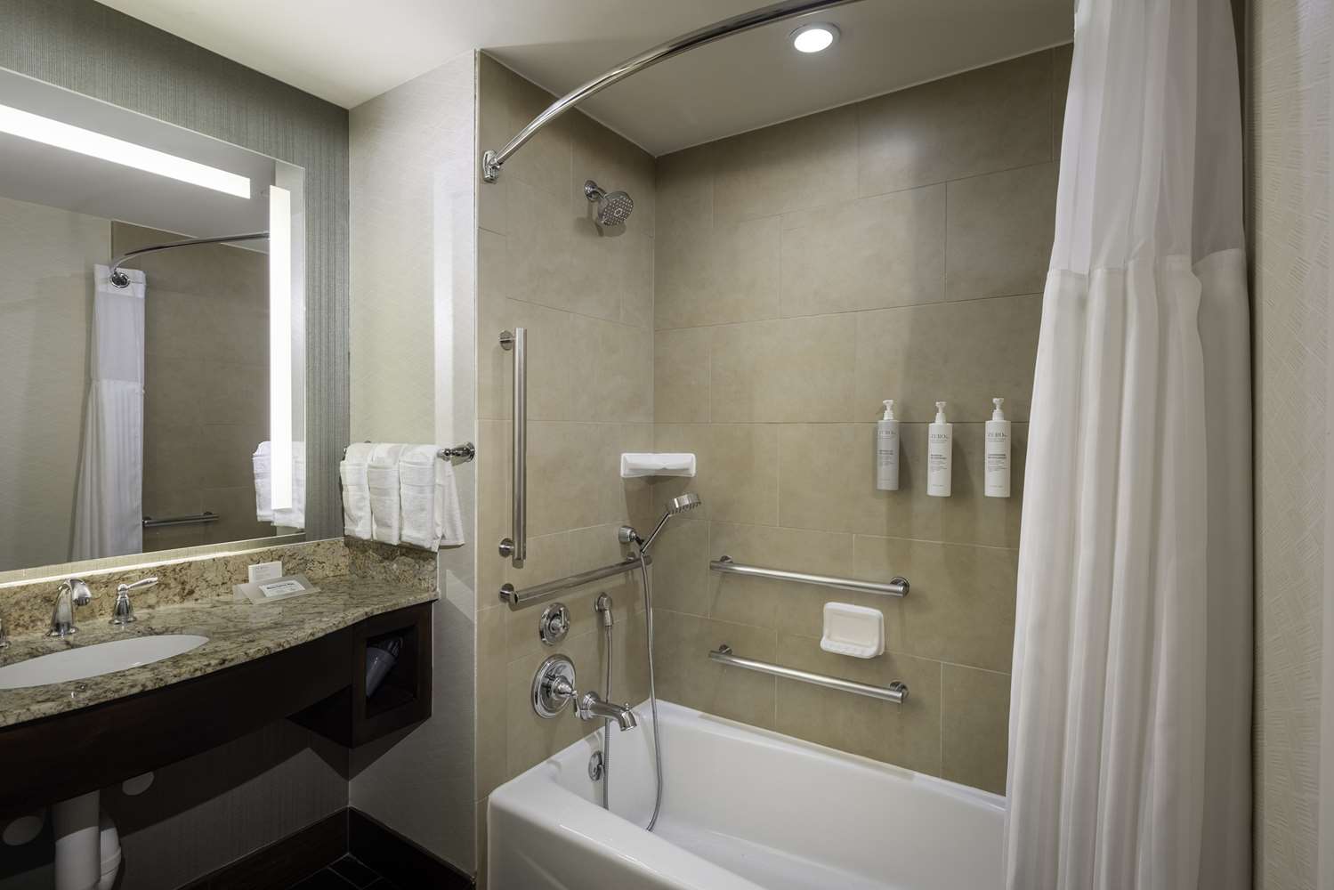 room, 2 queen beds, accessible