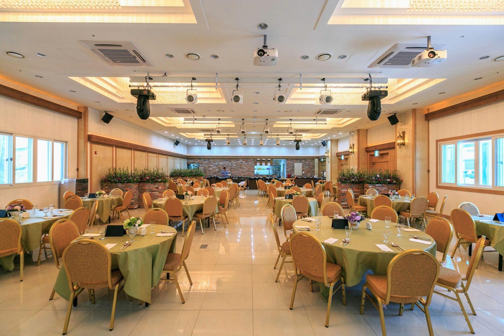 Tongyeong Beach Castle Hotel 45/54
