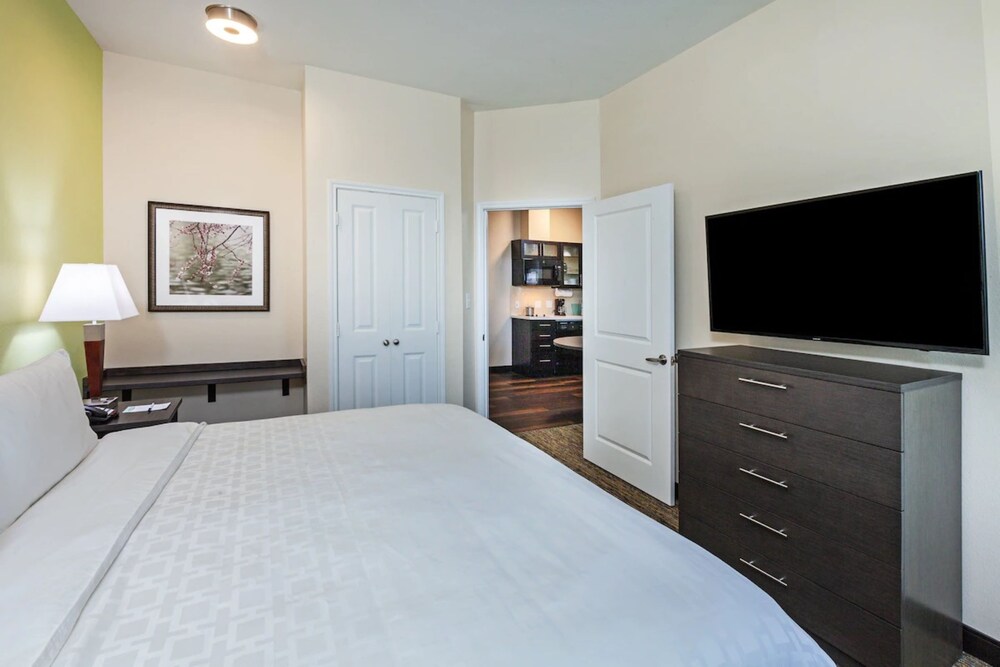 CANDLEWOOD SUITES MIDLAND SW 23/50
