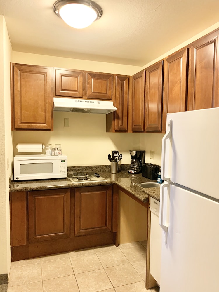 Staybridge Suites Albuquerque Airport 13/59