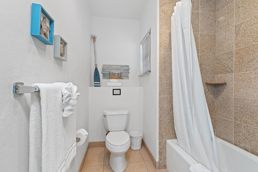 Beach House Inn & Suites 46/50