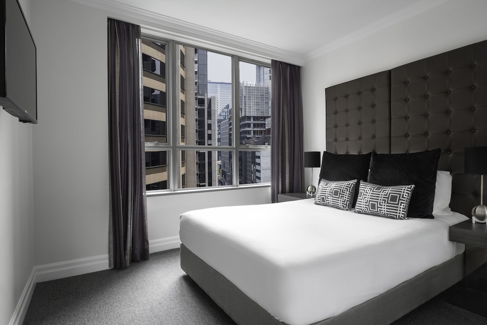 Mantra 2 Bond Street Sydney 19/62