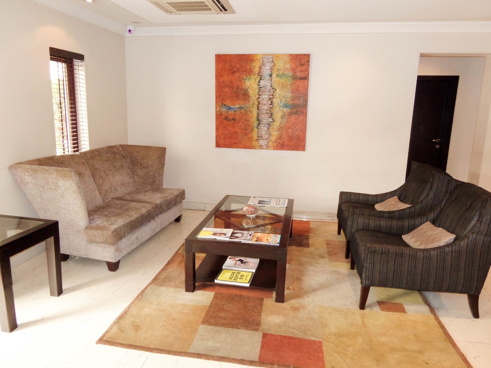 S S Hotels And Suites 30/48
