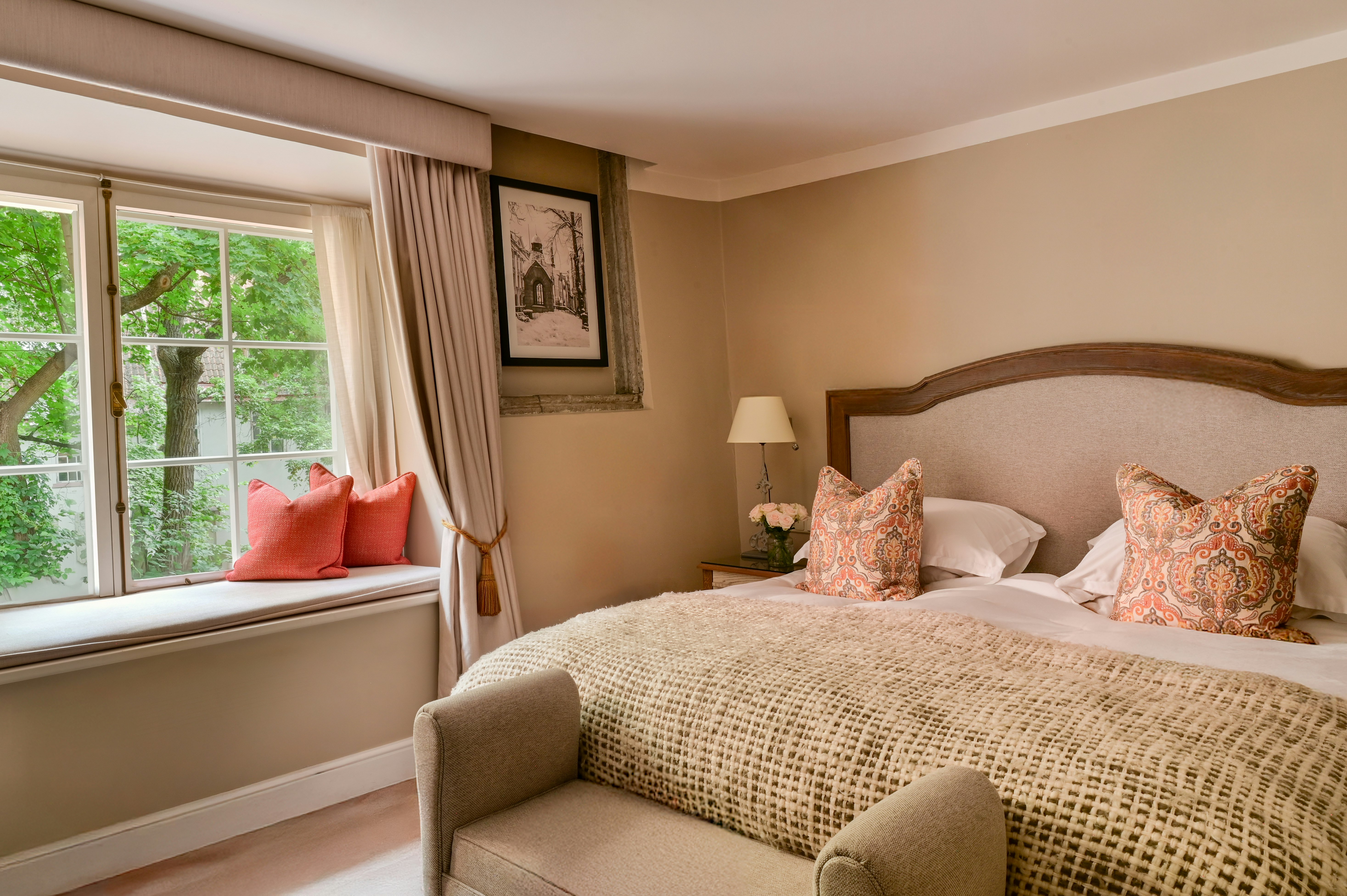 DELUXE, DOUBLE OR TWIN BED