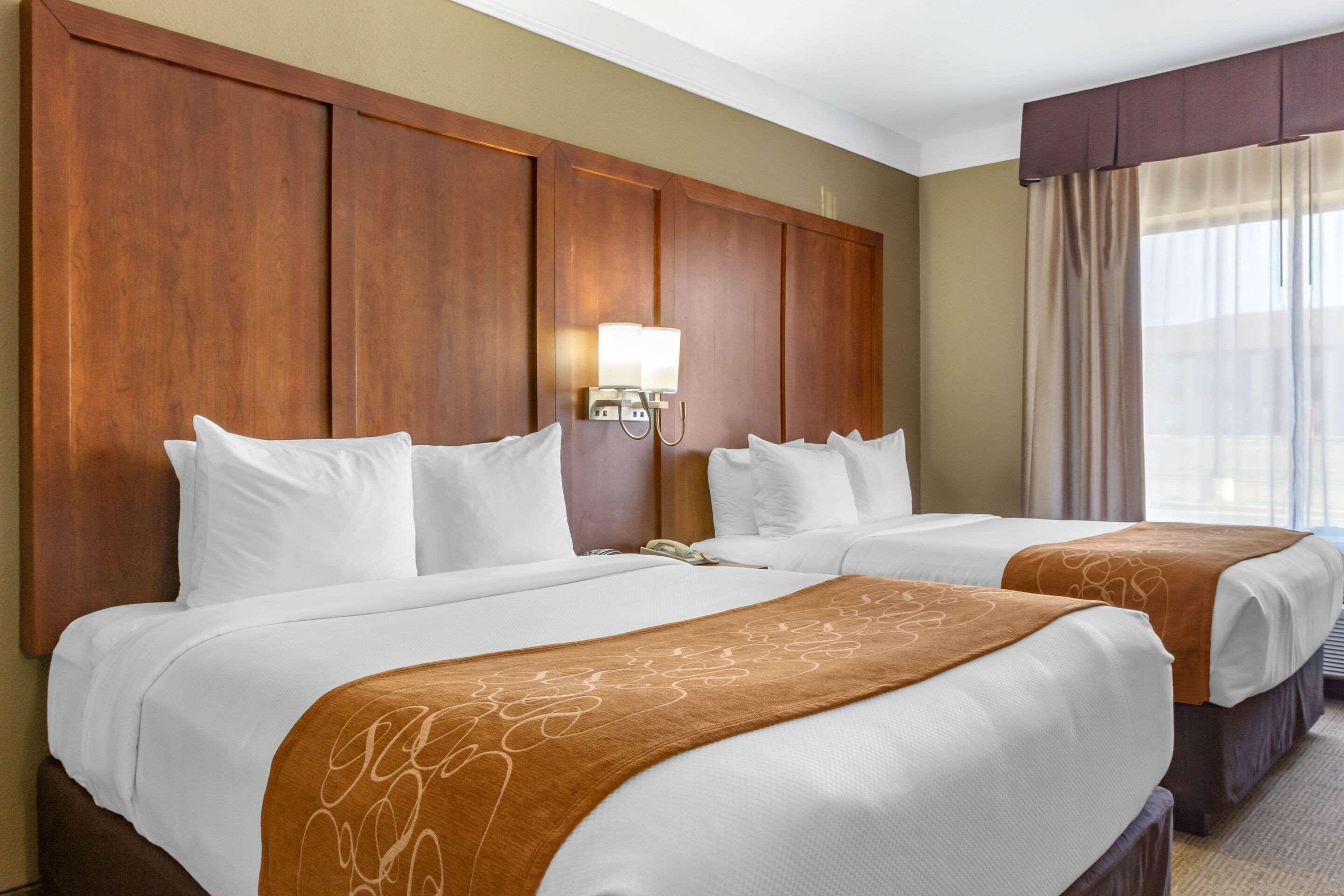 غرفة بسريرين كوين لذوي الإعاقة، Comfort Suites Plainview 3/4