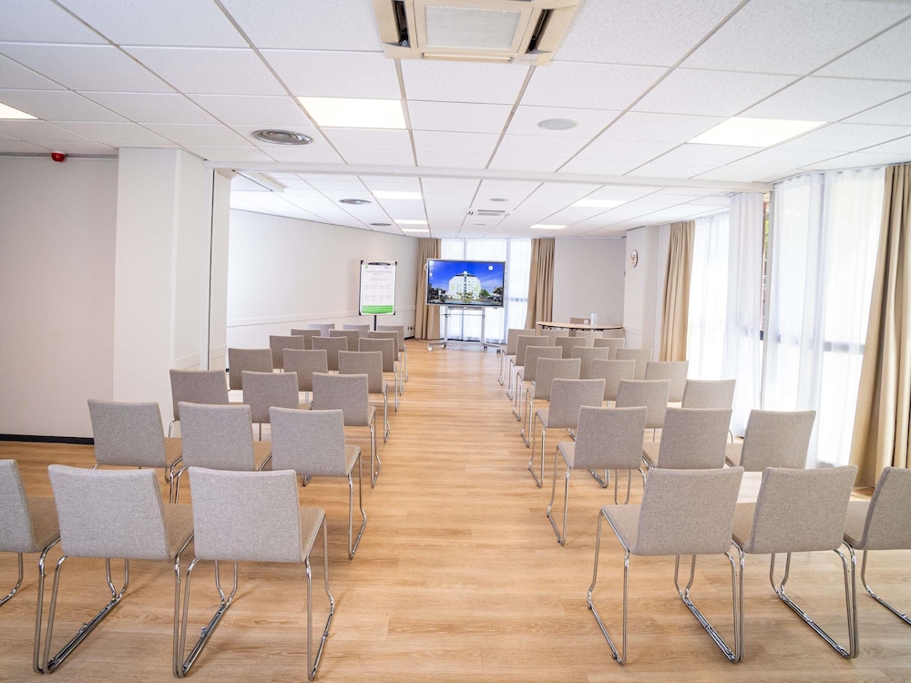 Ibis Styles Tours Centre 63/74
