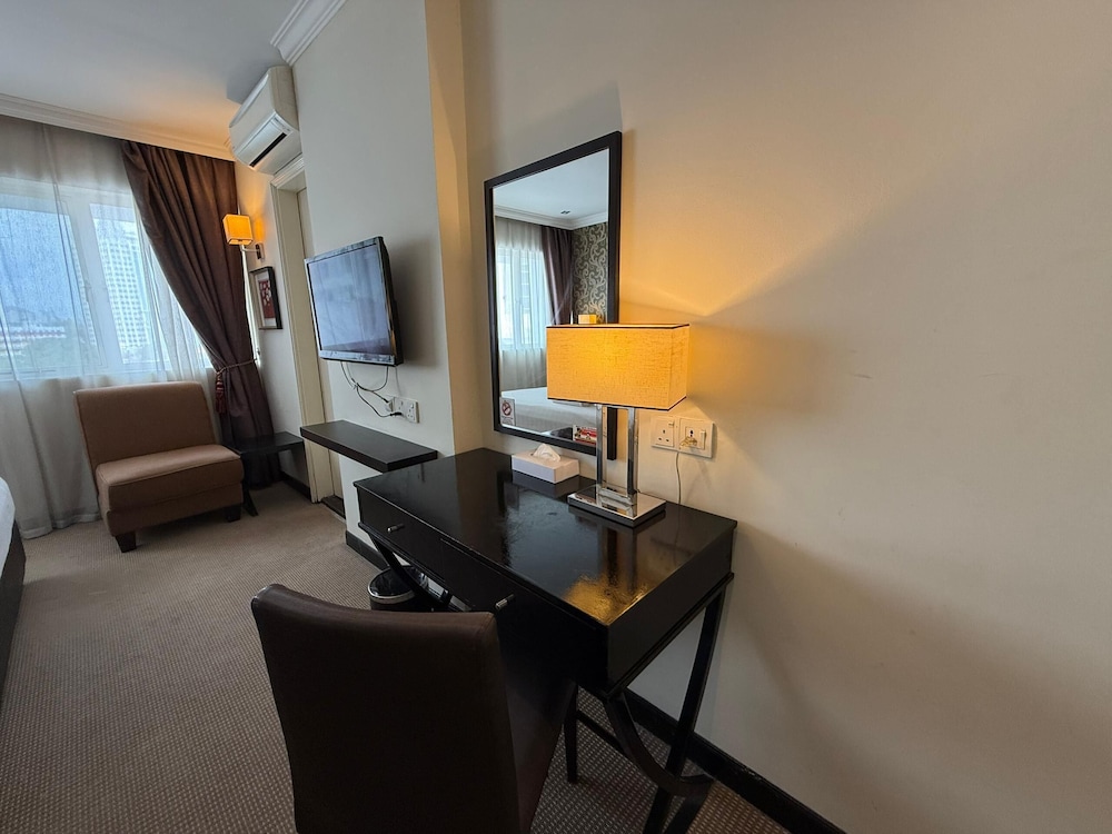 Merchant Hotel 27/66